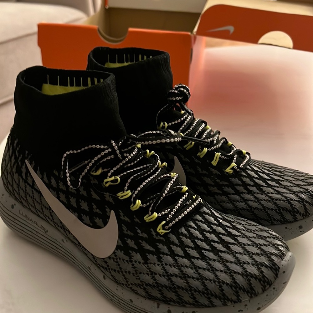 Nike LunarEpic Flyknit Shield Black Metalic Silver Shoes slightly used